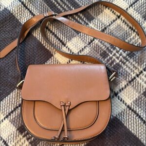 Elegant Tan Leather Crossbody Bag
